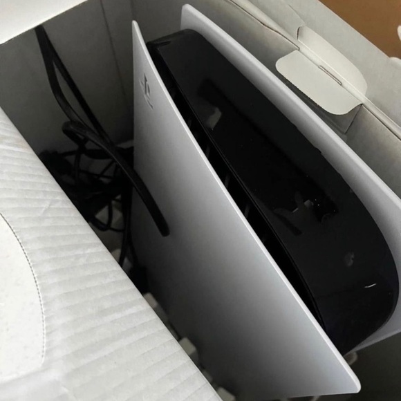 PLAYSTATION 5 - Picture 2 of 3